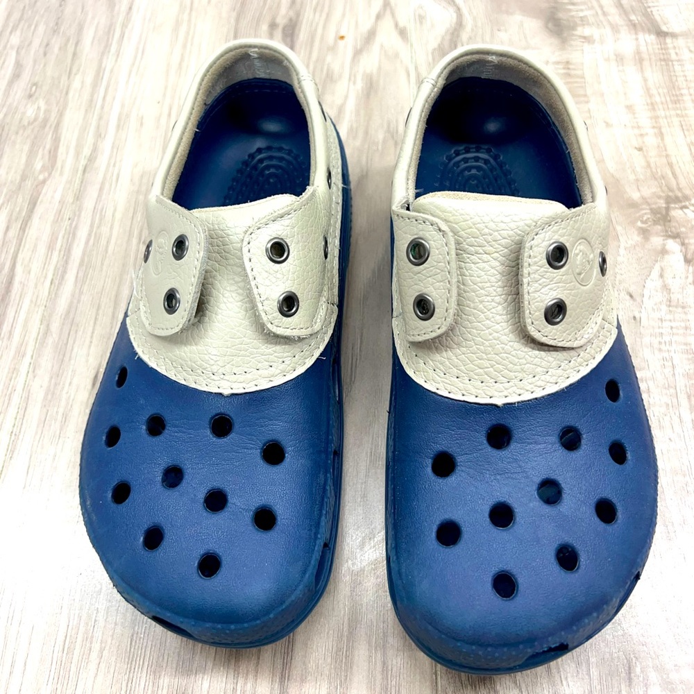 Woman’s croc loafers- M7/W9